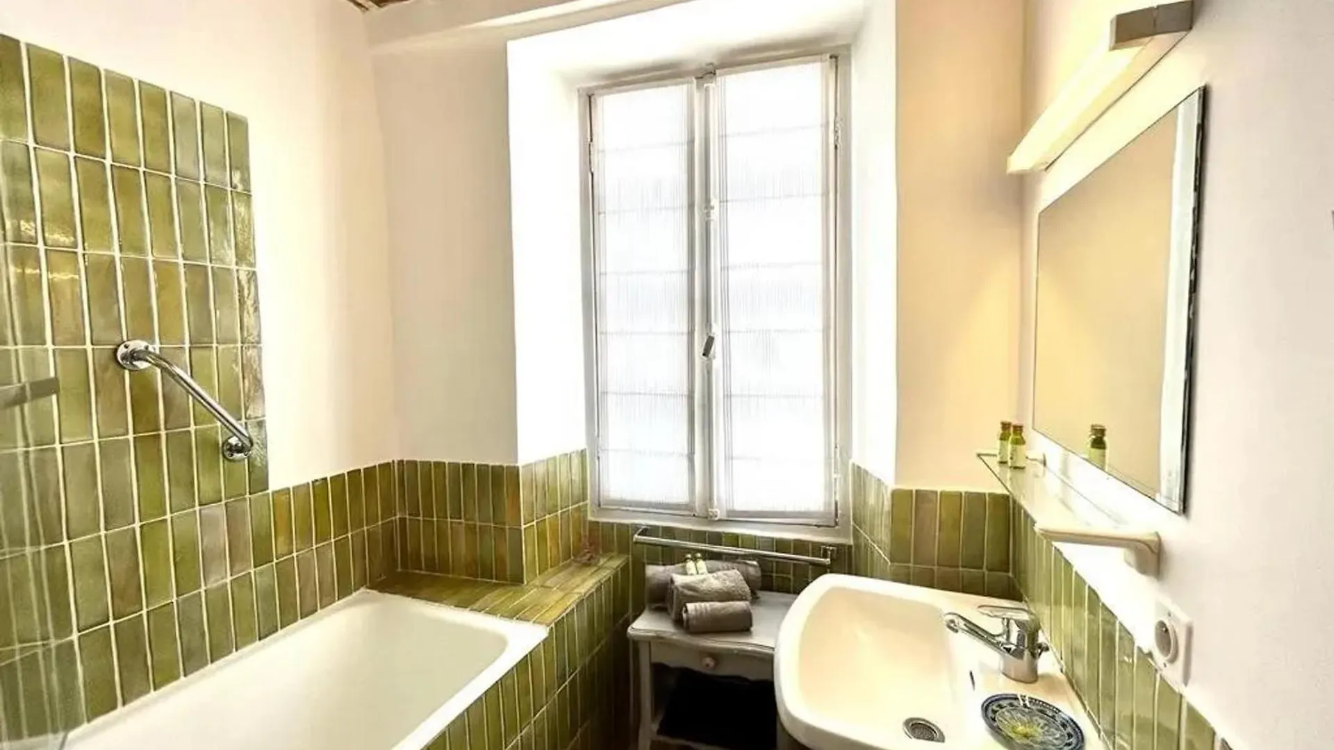 Maison De 3 Chambres Avec Jardin Clos Et Wifi A Mouans-Sartoux 0*,  France